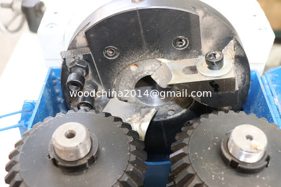 Mopp-Besenstiel-Griff, der Maschinen-Holz-Bauholz-Klotz-Kern-Maschine, hölzerne Mopp-Griff-Maschine herstellt