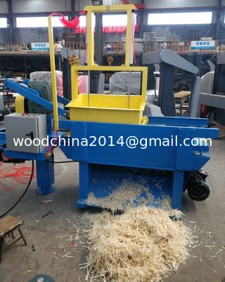 Holzscherenmaschine / Holzspaltmaschine für Geflügelbetten