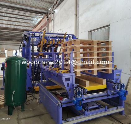 Automatische hölzerne Palette, die Maschinen-Paletten-Hersteller-Maschine, automatische Palette nagelt Maschine mit pneumatischer Operation nagelt
