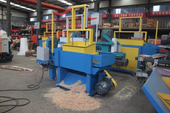 Spiralwelle Automatische Holzrasiermaschine Holzrasiermaschine Geflügelzucht verwendet