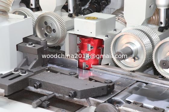 CNC-Holzbearbeitungsformmaschine Vierseitige Holzplanungsmaschine Fabrik In Arbeits Max. Breite 210mm