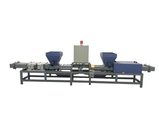 Neue automatische 2-köpfige Holzsplittersäge Staubblockmaschine Holzpalettenmachine
