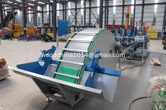 Holzplanken Holzstapelmaschine automatische Palettenholzplattenförderende Staplermaschine