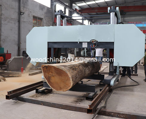 Große Holzbearbeitungsmaschine mit tragbarem Horizontalband